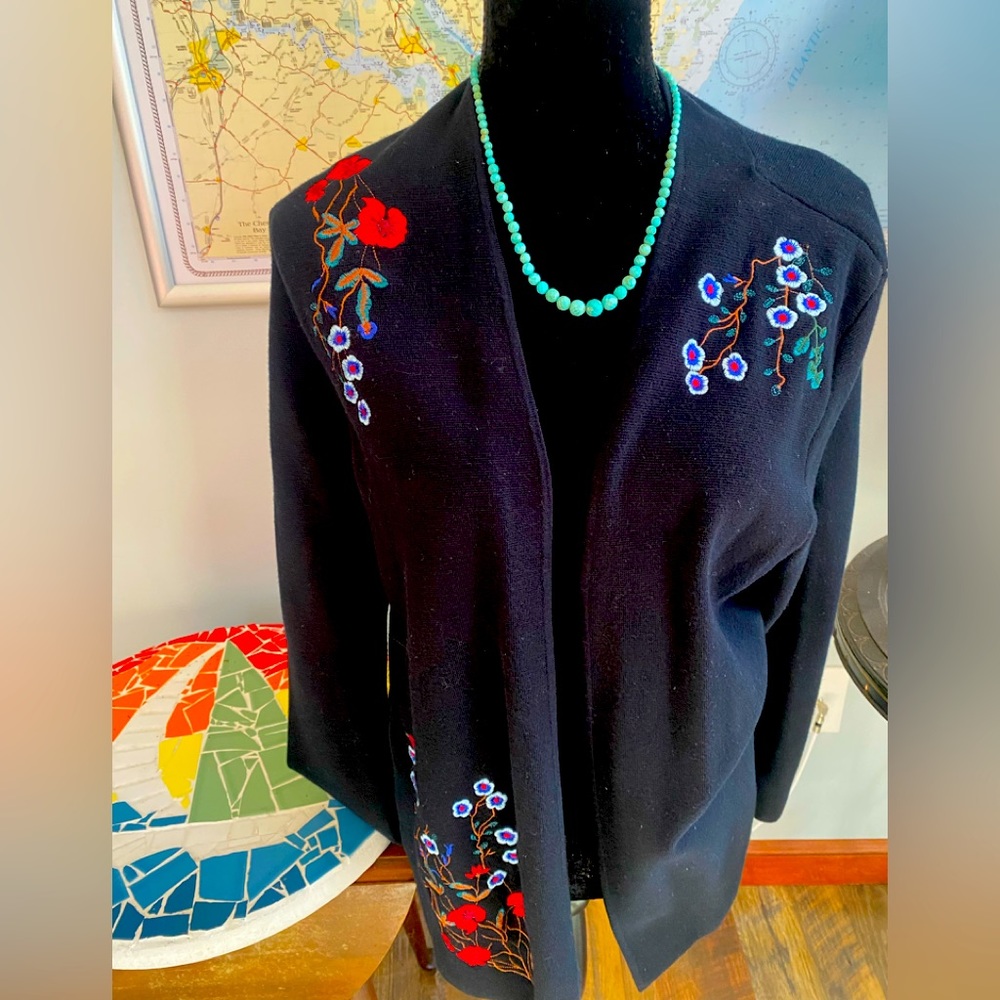 Beautiful, charter Club Cardigan; black, size Medium